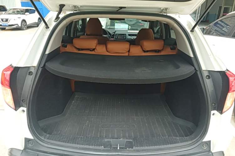 Used Honda Vezel 2017 1.5L CVT 2WD Comfort Model Trunk