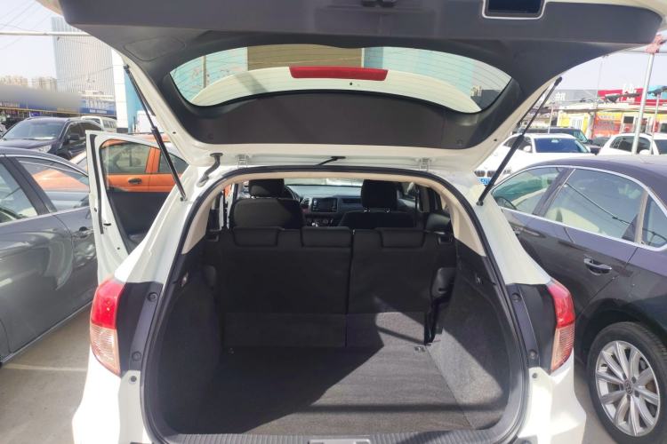 Used Honda Vezel 2017 1.5L CVT 2WD Comfort Model Trunk