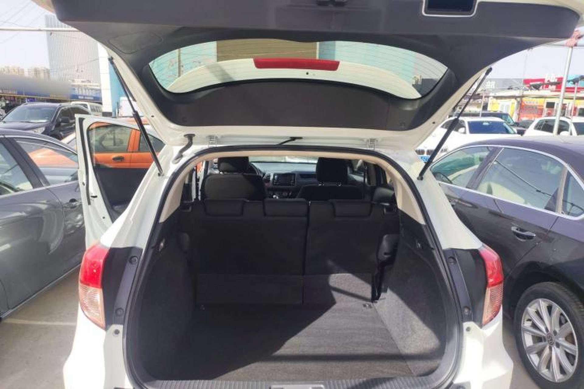 Used Honda Vezel 2017 1.5L CVT 2WD Comfort Model Trunk