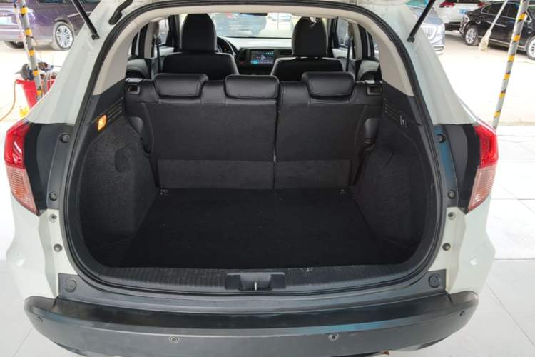 Used Honda Vezel 2017 1.5L CVT 2WD Comfort Model Trunk