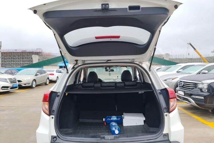 Used Honda Vezel 2017 1.8L CVT Front-Wheel Drive Pioneer Edition Trunk
