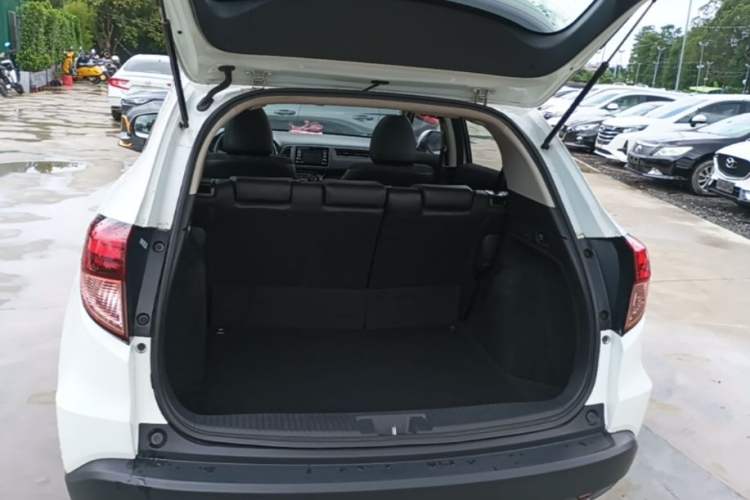 Used Honda Vezel 2017 1.8L CVT Front-Wheel Drive Pioneer Edition Trunk