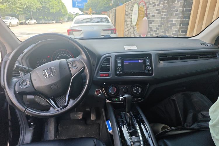 Used Honda Vezel 2018 1.5L CVT 2WD Technology Elite Model Center Console