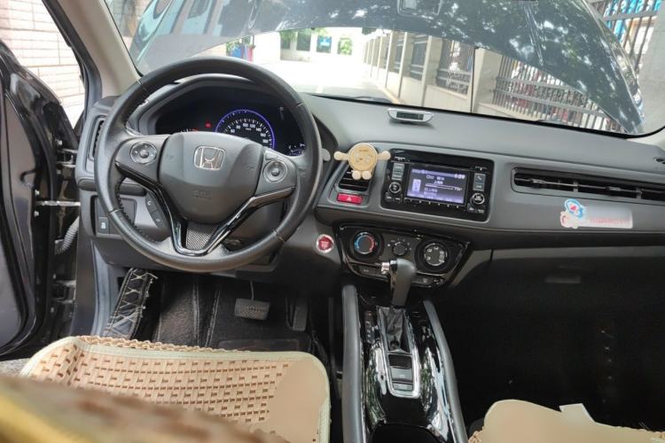 Used Honda Vezel 2018 1.5L CVT 2WD Technology Elite Model Center Console