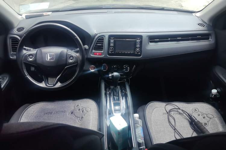 Used Honda Vezel 2018 1.5L CVT 2WD Technology Elite Model Center Console