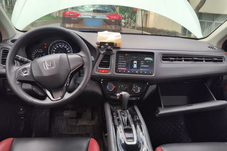Used Honda Vezel 2018 1.5L CVT 2WD Technology Elite Model Center Console