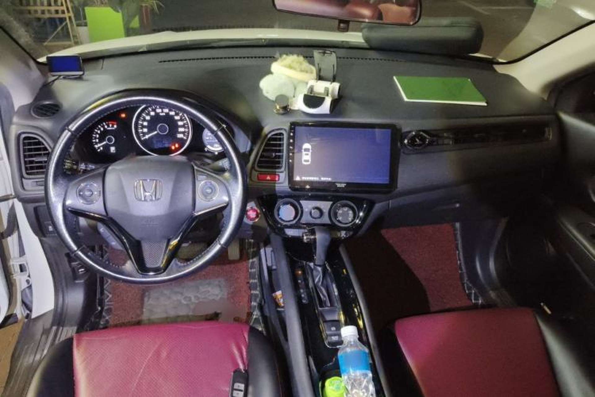 Used Honda Vezel 2018 1.5L CVT 2WD Technology Elite Model Center Console