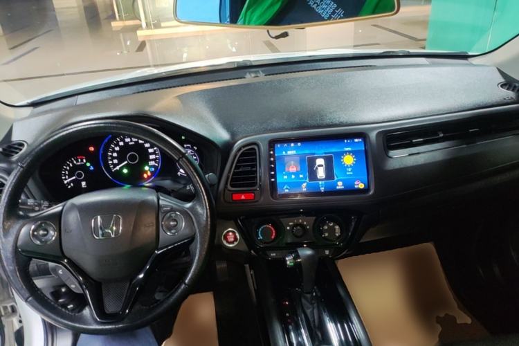 Used Honda Vezel 2018 1.5L CVT 2WD Technology Elite Model Center Console