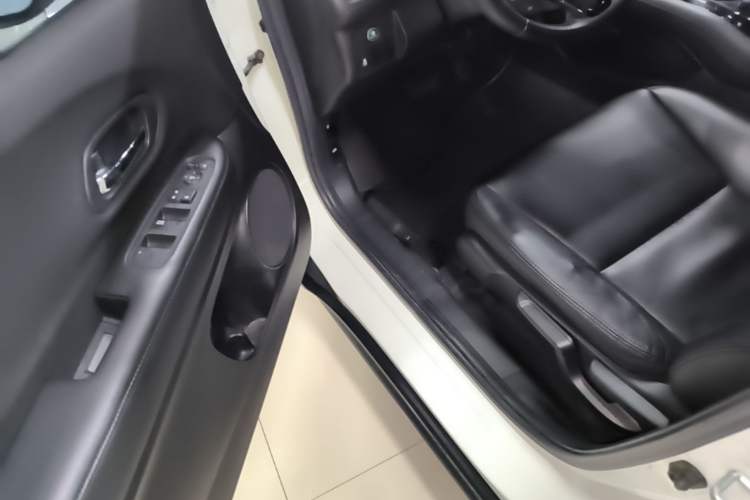 Used Honda Vezel 2018 1.5L CVT 2WD Technology Elite Model Driver Seat