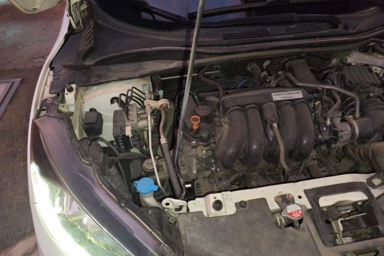 Used Honda Vezel 2018 1.5L CVT 2WD Technology Elite Model Engine Bay Right