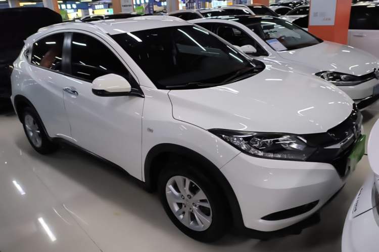 Used Honda Vezel 2018 1.5L CVT 2WD Technology Elite Model Front Right 45 Deg