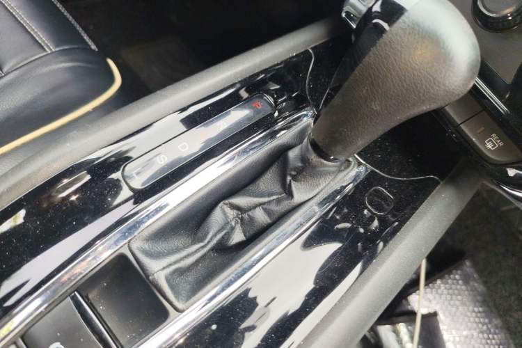 Used Honda Vezel 2018 1.5L CVT 2WD Technology Elite Model Gear Lever