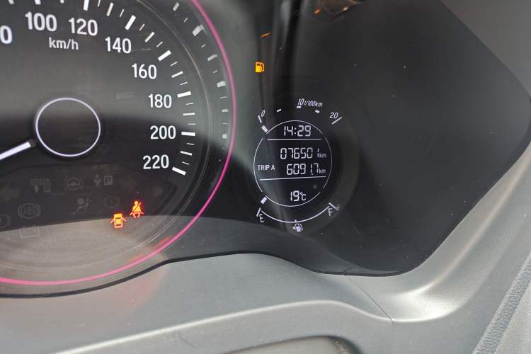 Used Honda Vezel 2018 1.5L CVT 2WD Technology Elite Model Odometer Close Up