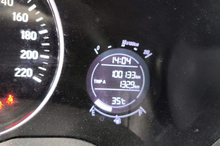 Used Honda Vezel 2018 1.5L CVT 2WD Technology Elite Model Odometer Close Up