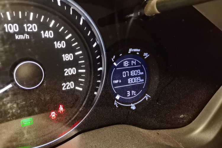 Used Honda Vezel 2018 1.5L CVT 2WD Technology Elite Model Odometer Close Up