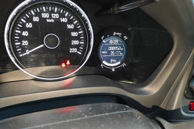 Used Honda Vezel 2018 1.5L CVT 2WD Technology Elite Model Odometer Close Up