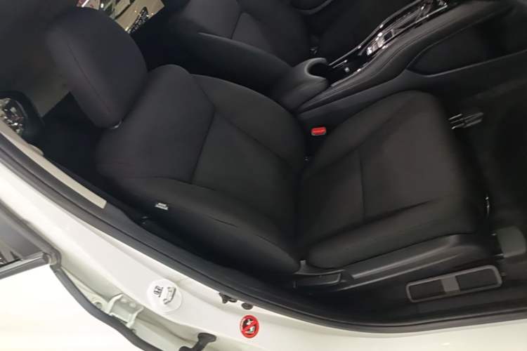 Used Honda Vezel 2018 1.5L CVT 2WD Technology Elite Model Right Front Seat