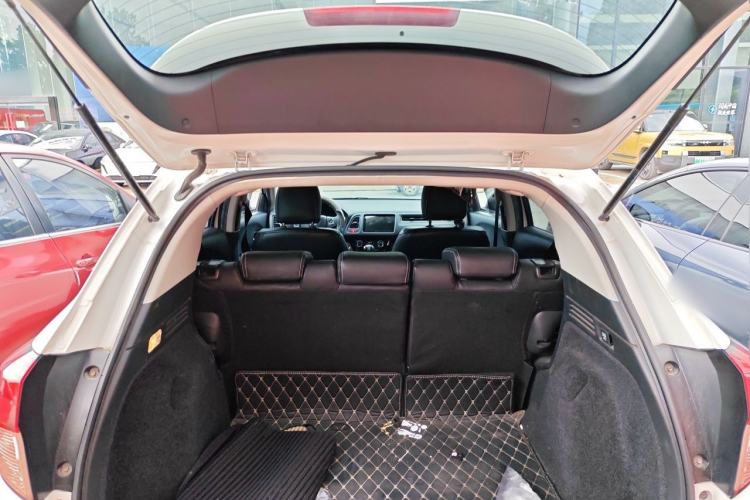 Used Honda Vezel 2018 1.5L CVT 2WD Technology Elite Model Trunk