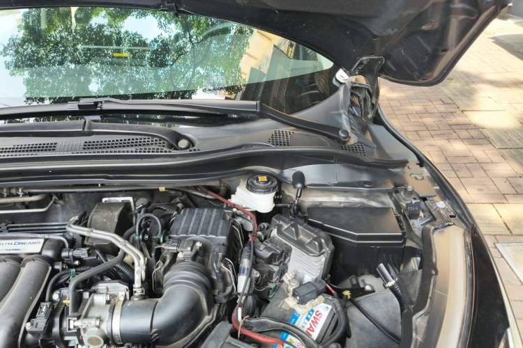 Used Honda Vezel 2019 1.5L CVT Luxury Model China VI Engine Bay Left