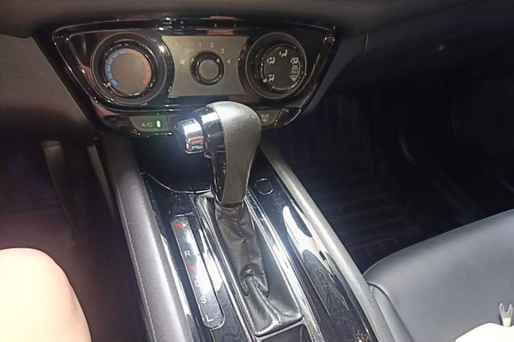 Used Honda Vezel 2019 1.5L CVT Pioneer Edition China VI Gear Lever