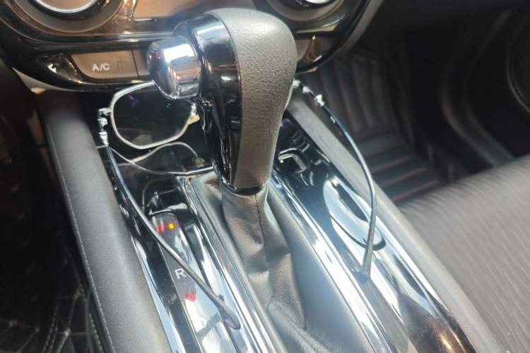 Used Honda Vezel 2019 1.5L CVT Luxury Model China VI Gear Lever