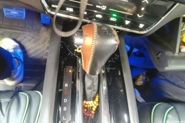 Used Honda Vezel 2019 220 TURBO CVT Luxury Edition China VI Gear Lever