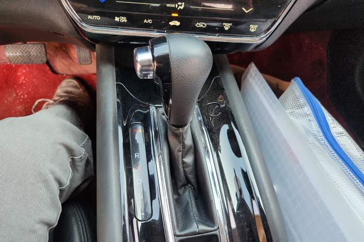 Used Honda Vezel 2019 220 TURBO CVT Elite Edition China VI Gear Lever