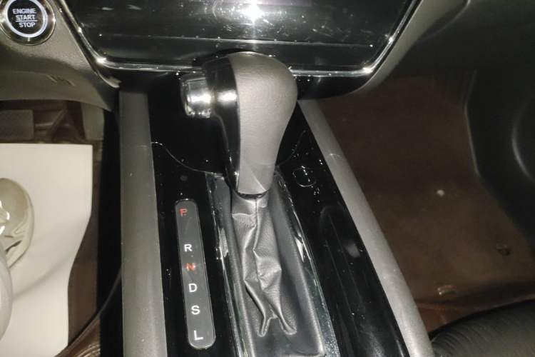 Used Honda Vezel 2019 220 TURBO CVT Luxury Edition China VI Gear Lever