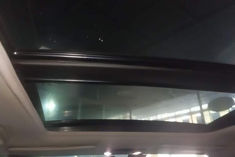 Used Honda Vezel 2019 1.5L CVT Pioneer Edition China VI Headliner