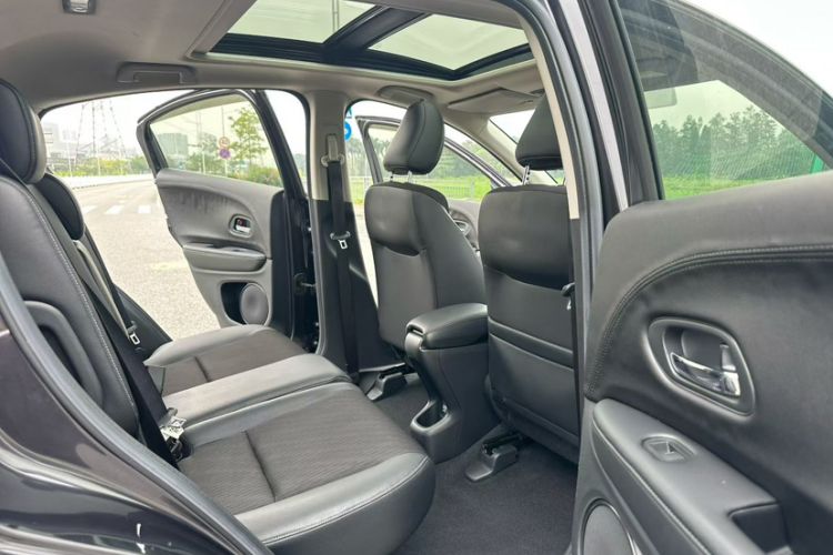 Used Honda Vezel 2019 1.5L CVT Pioneer Edition China VI Interior 3