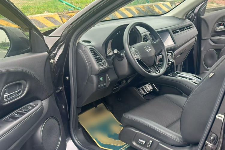Used Honda Vezel 2019 1.5L CVT Pioneer Edition China VI Interior 4