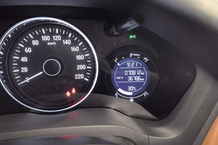 Used Honda Vezel 2019 220 TURBO CVT Luxury Edition China V Emission Standard Odometer Close Up