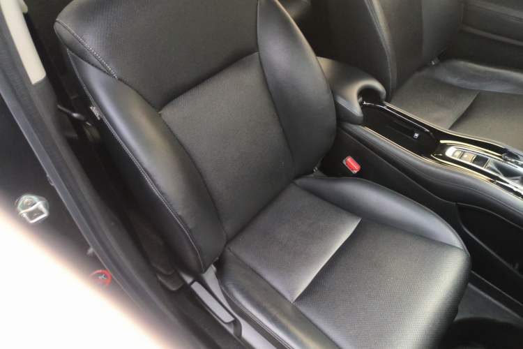 Used Honda Vezel 2019 1.5L CVT Luxury Model China V Right Front Seat