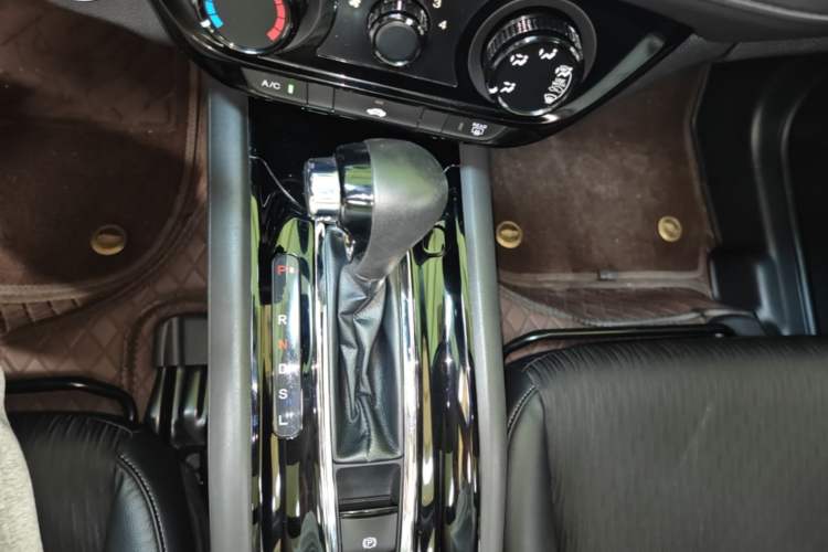 Used Honda Vezel 2019 1.5L CVT Luxury Model China VI Gear Lever