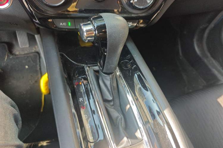 Used Honda Vezel 2019 1.5L CVT Luxury Model China VI Gear Lever