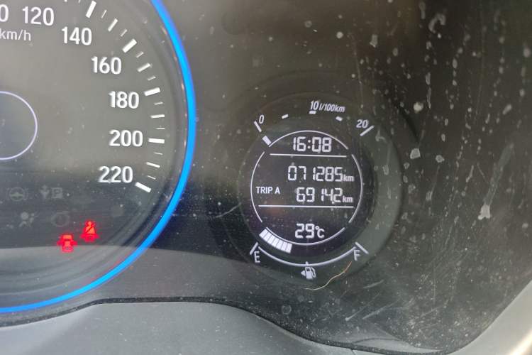 Used Honda Vezel 2019 1.5L CVT Luxury Model China VI Odometer Close Up