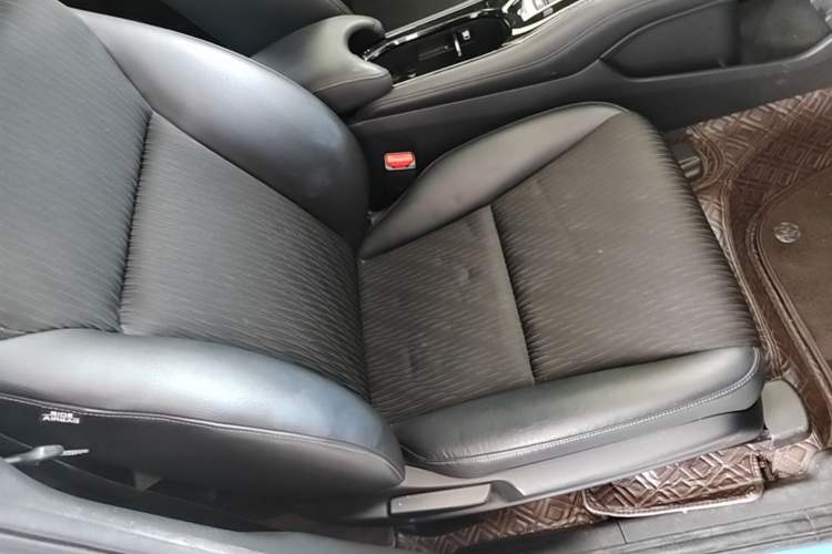 Used Honda Vezel 2019 1.5L CVT Pioneer Edition China V Right Front Seat