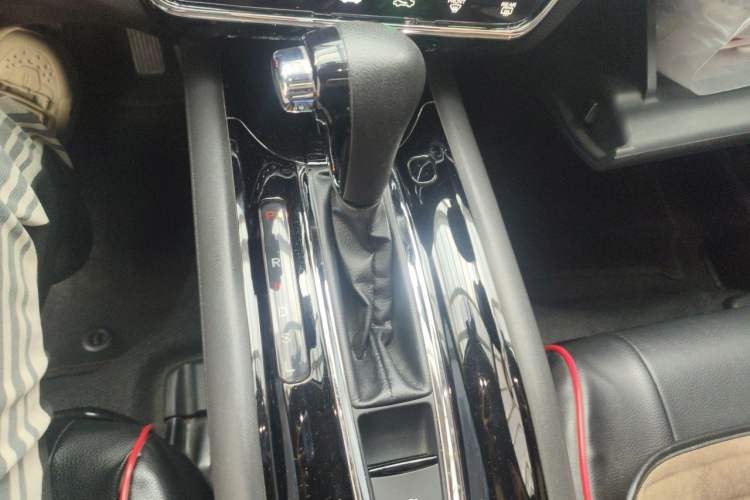 Used Honda Vezel 2019 220 TURBO CVT Luxury Edition China V Emission Standard Gear Lever