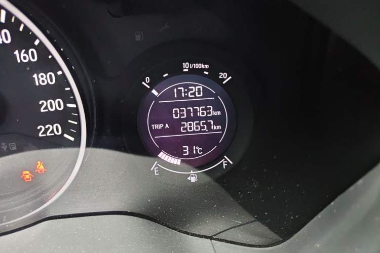 Used Honda Vezel 2019 220 TURBO CVT Luxury Edition China V Emission Standard Odometer Close Up