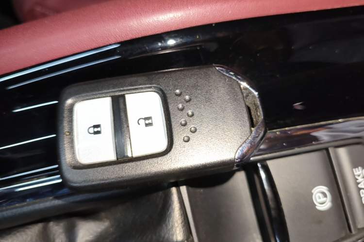 Used Honda Vezel 2019 220 TURBO CVT Flagship Version China VI Emission Standard Vehicle Key