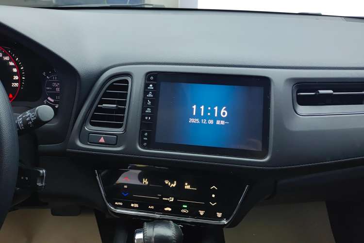 Used Honda Vezel 2019 220 TURBO CVT Elite Version China V Emission Standard Audio And AC Panel