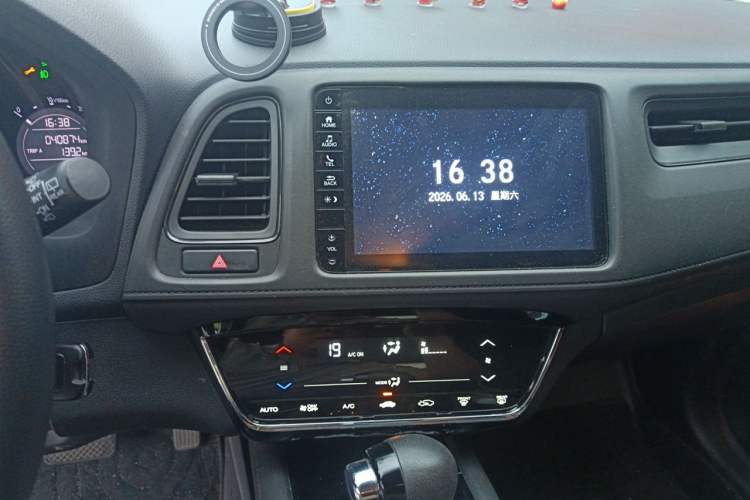 Used Honda Vezel 2019 220 TURBO CVT Elite Version China V Emission Standard Audio And AC Panel