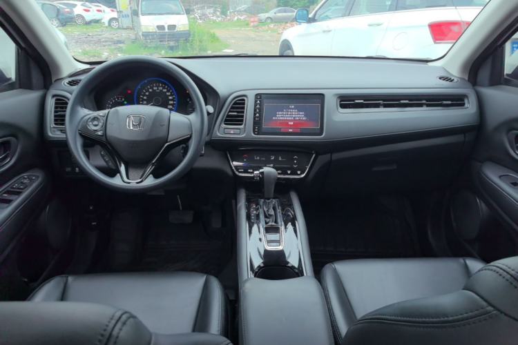Used Honda Vezel 2019 220 TURBO CVT Elite Edition China VI Center Console
