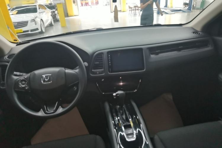 Used Honda Vezel 2019 220 TURBO CVT Elite Edition China VI Center Console