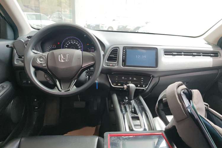 Used Honda Vezel 2019 220 TURBO CVT Elite Edition China VI Center Console
