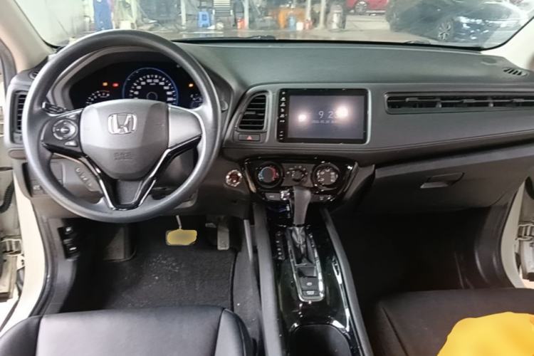 Used Honda Vezel 2019 1.5L CVT Luxury Model China VI Center Console