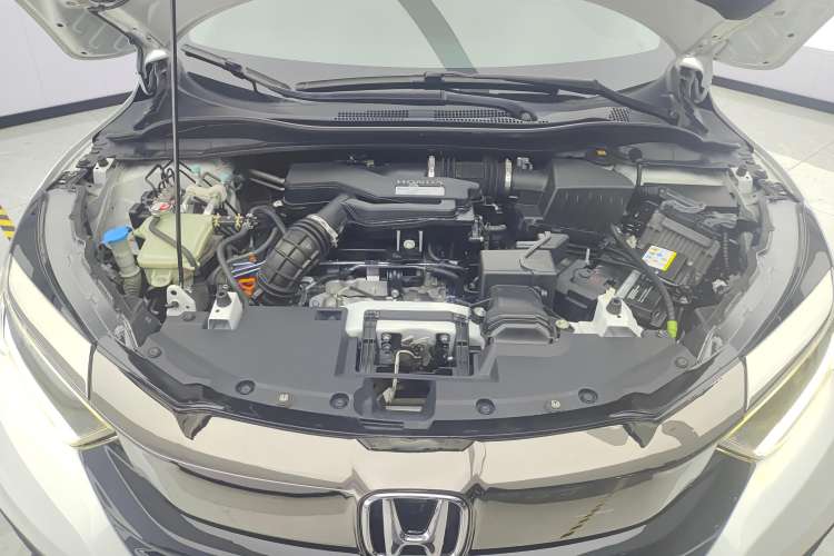 Used Honda Vezel 2019 220 TURBO CVT Elite Version China V Emission Standard Engine Bay