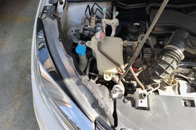 Used Honda Vezel 2019 220 TURBO CVT Luxury Edition China VI Engine Bay Right
