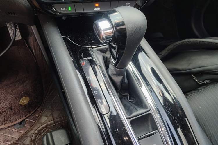 Used Honda Vezel 2019 1.5L CVT Pioneer Edition China V Gear Lever