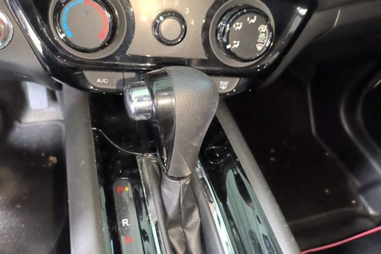 Used Honda Vezel 2019 1.5L CVT Luxury Model China V Gear Lever